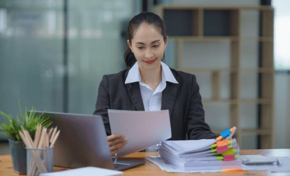 Professional translator offering the best price for certified translation services in Pennsylvania for legal documents.