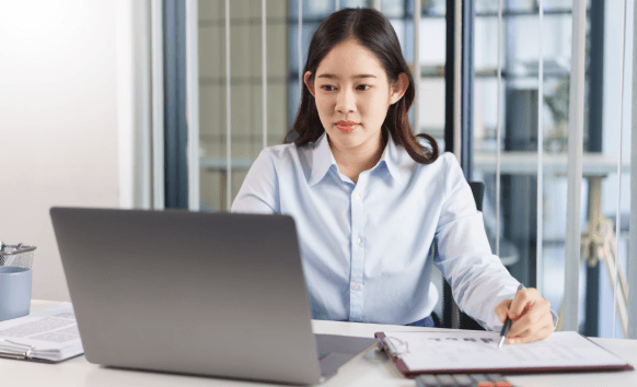 A project manager confirms fast Chinese Translation Services in Pennsylvania on a laptop with a completed file queue.