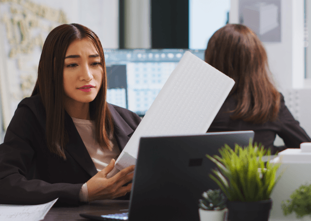 A linguist edits a Vietnamese to English contract on screen, providing Vietnamese Translation Services in Pennsylvania.